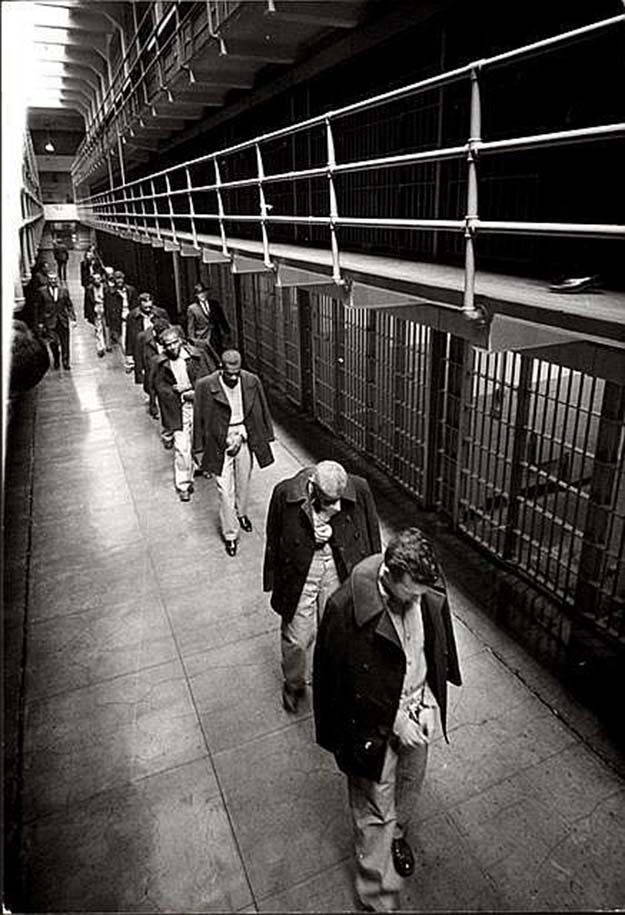 Last prisoners of Alcatraz leaving, 1963