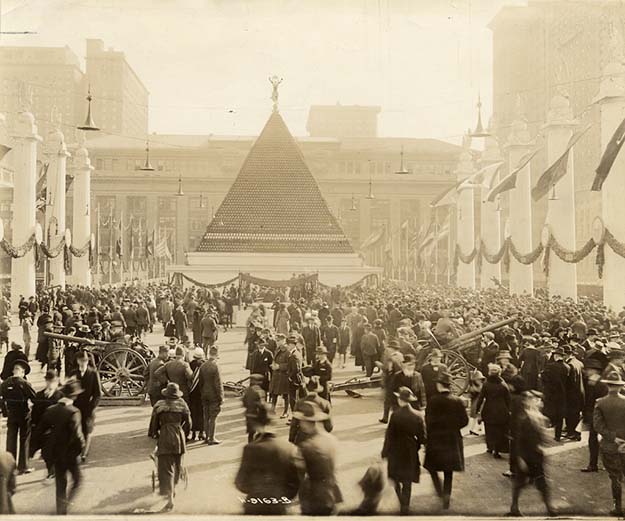 Pyramid of captured German helmets, New York (1918)