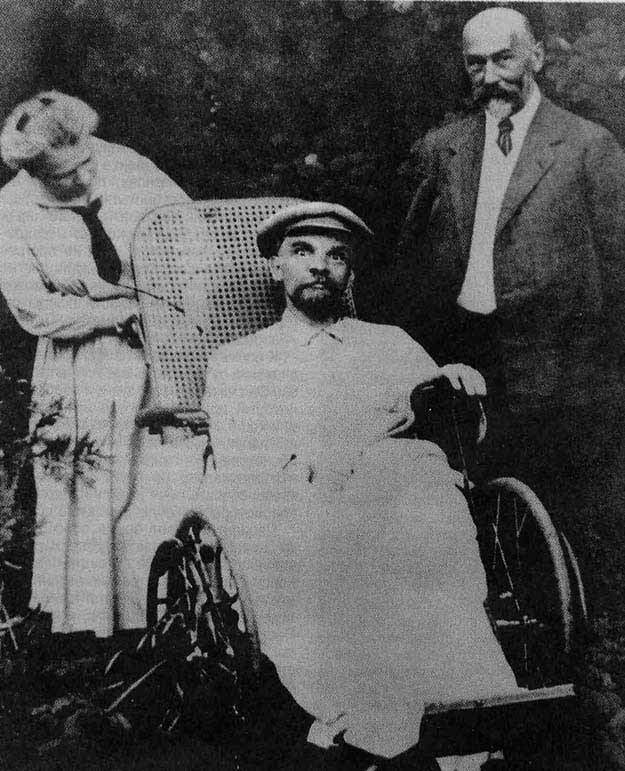Vladimir Lenin’s last photo. He had three strokes at this point and was completely mute, 1923