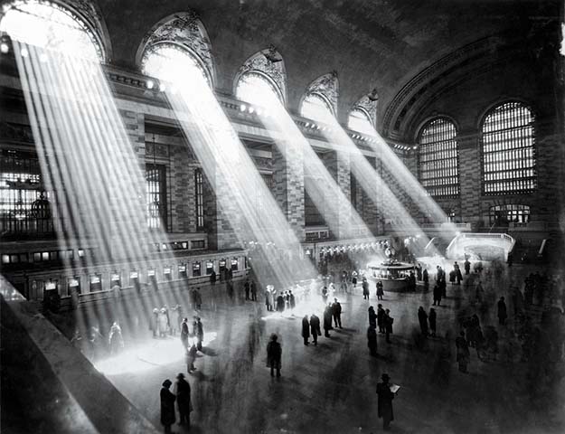 NYC Grand Central Station, 1929. The sun can’t shine through like that now because of taller buildings