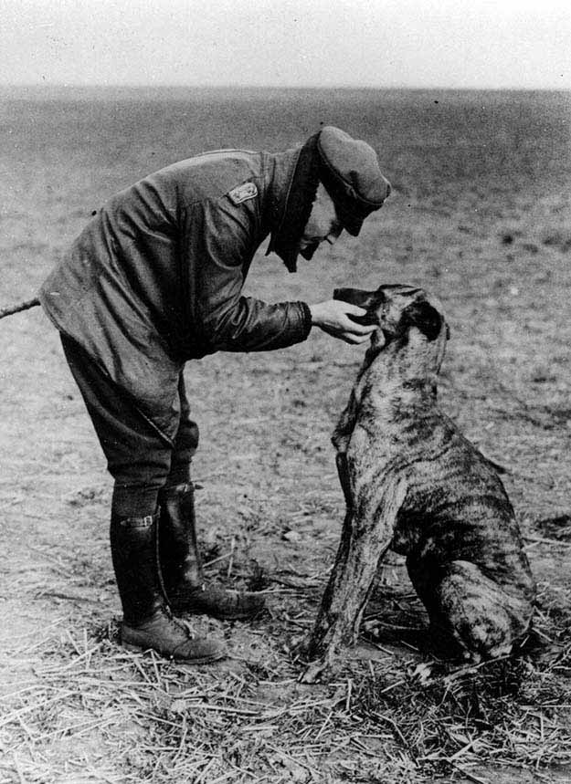 German flying ace, ‘The Red Baron’ and his dog (1916)