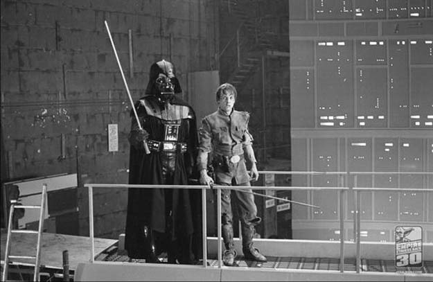 Rare Behind The Scene Pictures Of Star Wars (25 Pics)