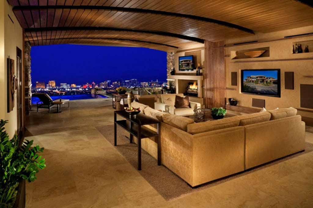 I’d love to stay in this room in Las Vegas, with amazing view of the Strip…