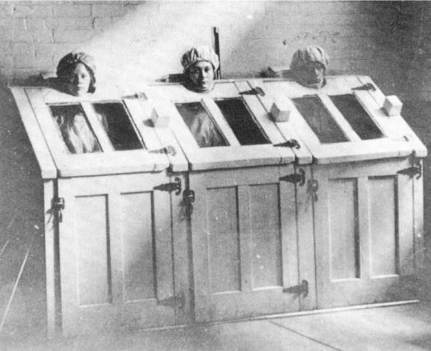 Patients in steam cabinets around 1910