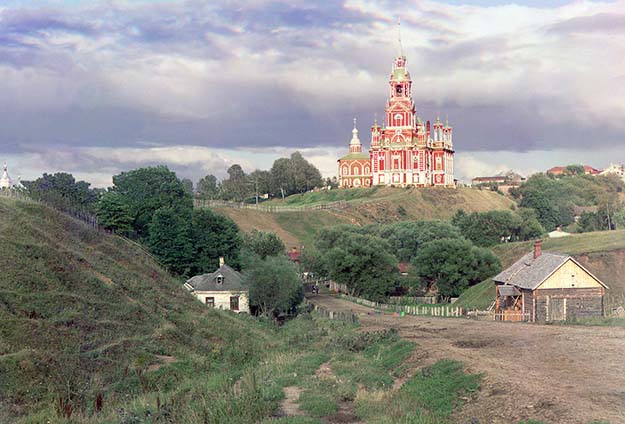 General view of the Nikolaevskii Cathedral from southwest in Mozhaisk in 1911.