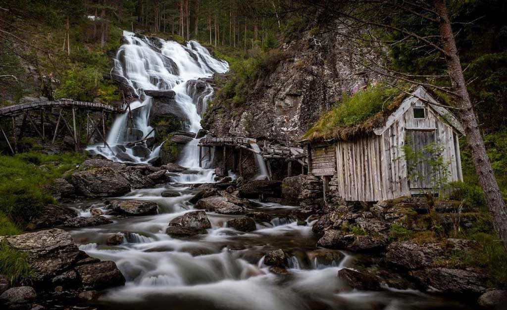 Kvednafossen Waterfall 