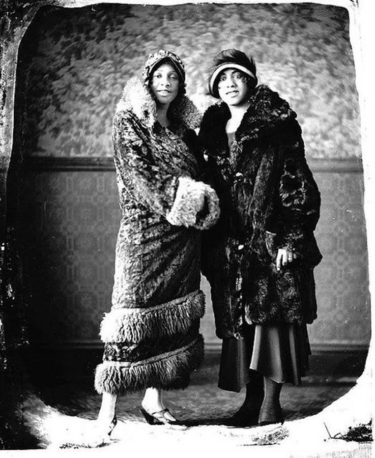 A couple of fashionable women, 1920s