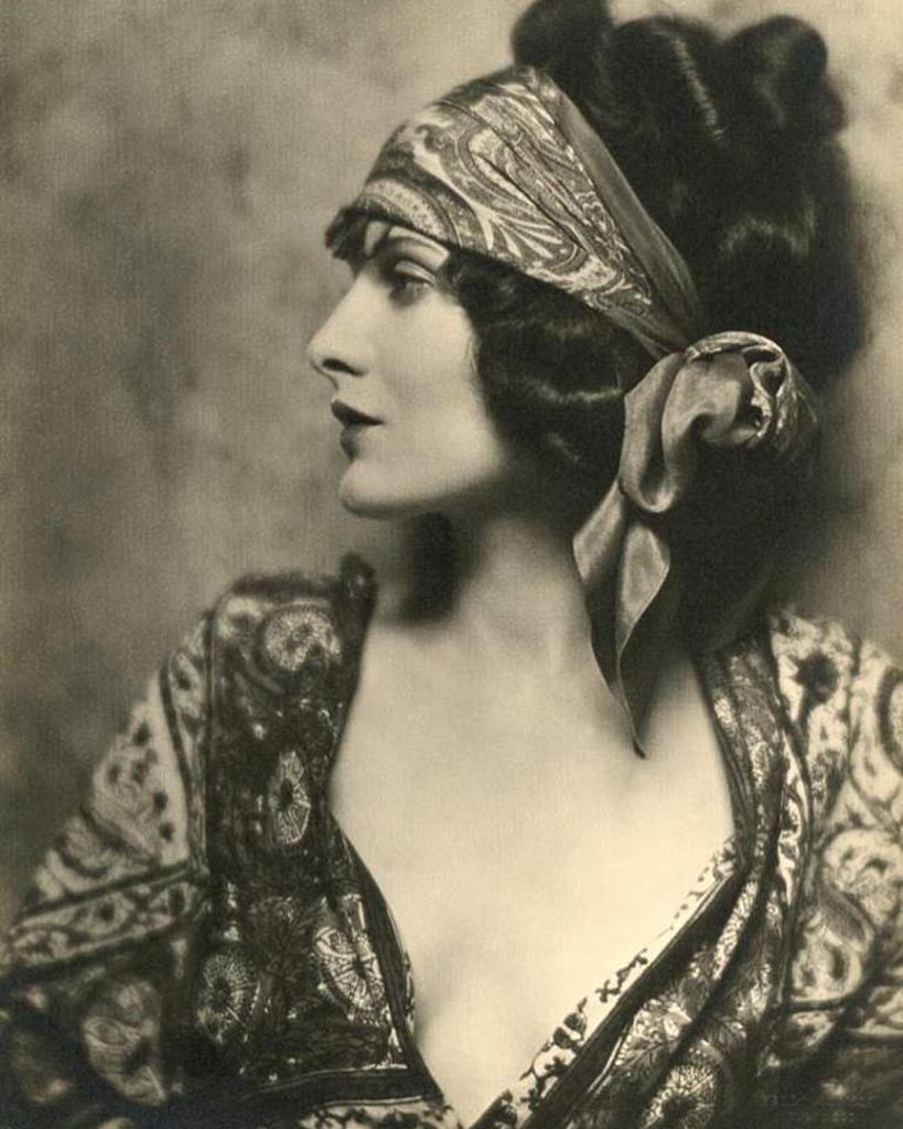 Silent film star Evelyn Brent, 1924