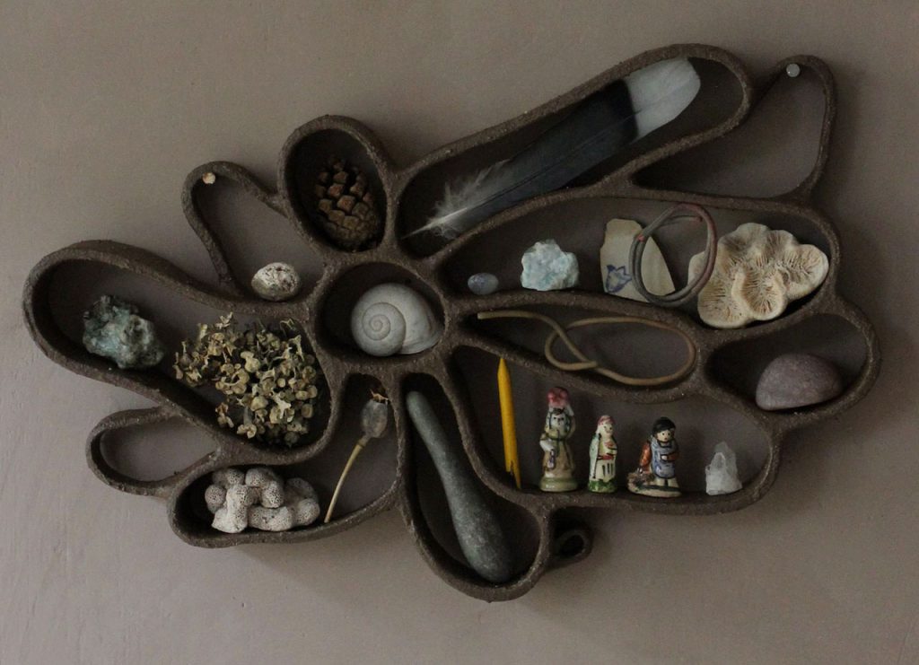 Natural Objects in Sprawling Wall Displays