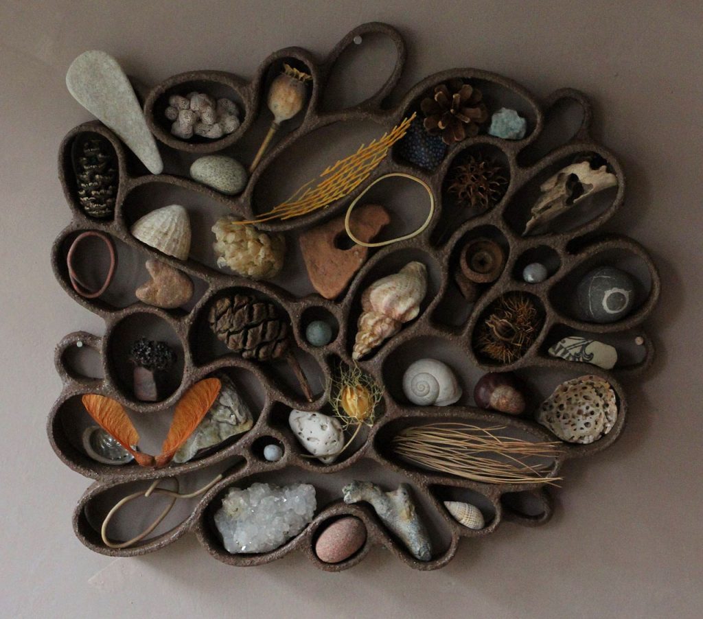 Natural Objects in Sprawling Wall Displays